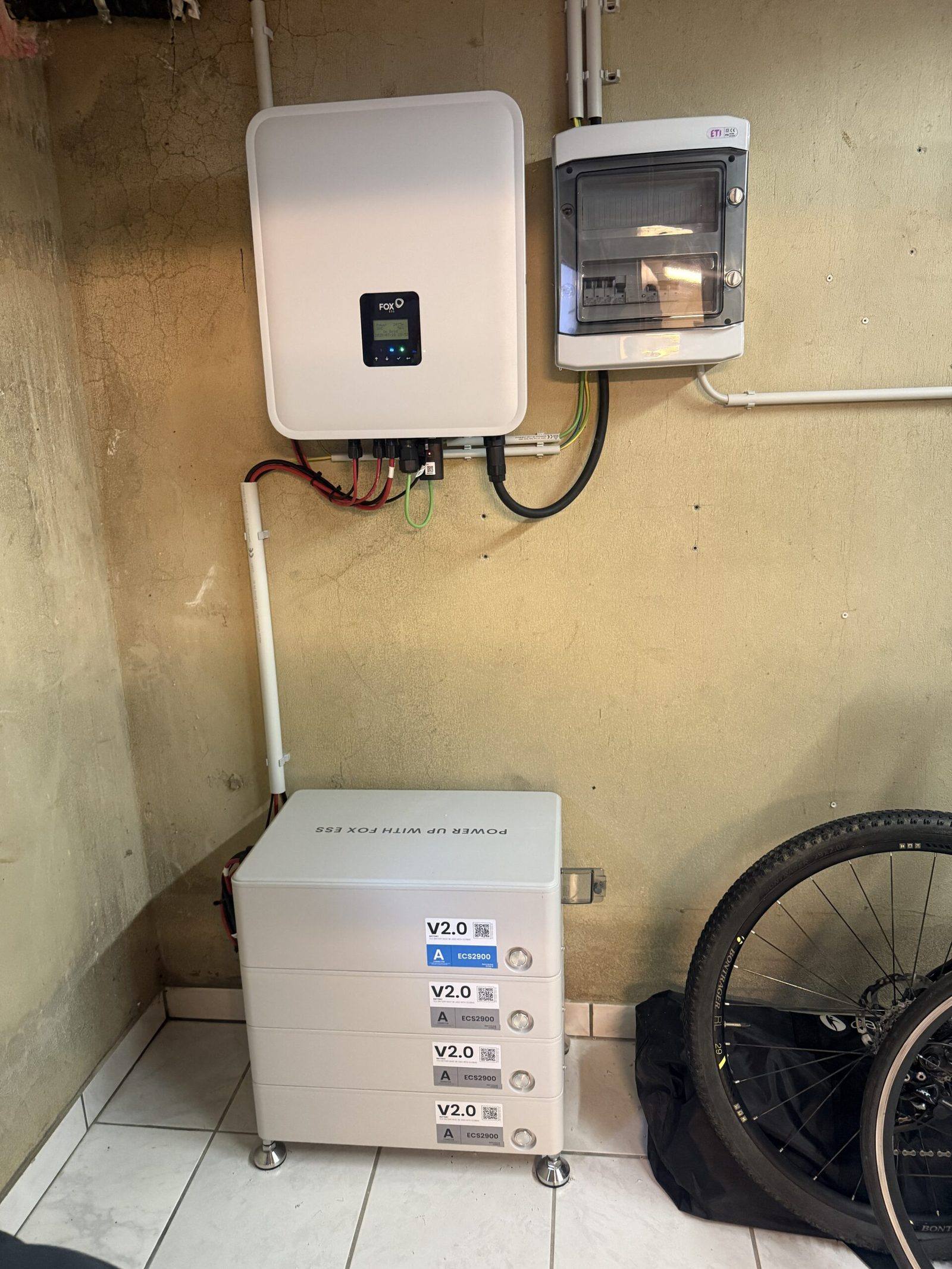 Panneaux photovoltaïques sur une toiture résidentielle