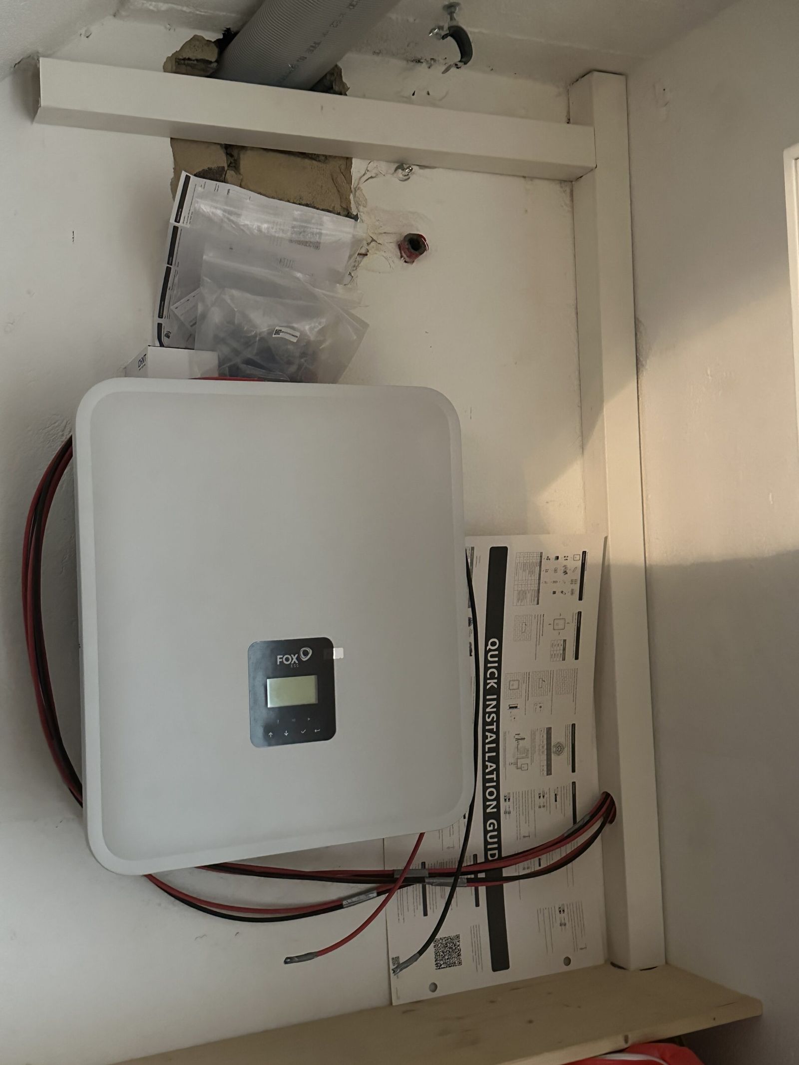 Pose des panneaux solaires en hauteur