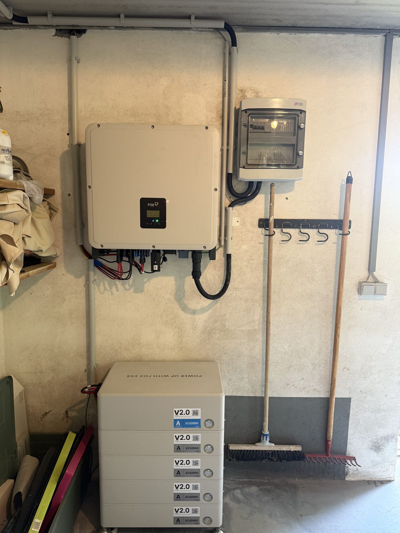 Onduleur et coffret électrique de l'installation solaire