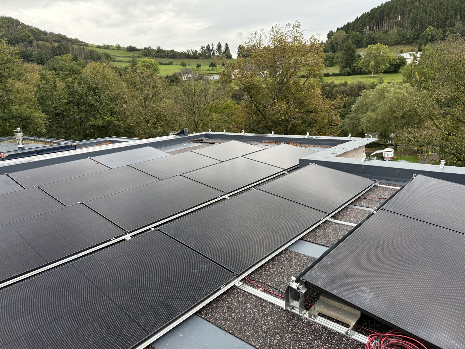 Toiture équipée de panneaux photovoltaïques