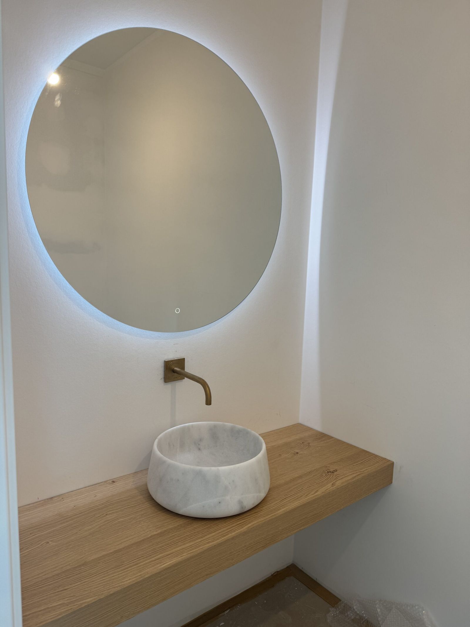 Vasque et meuble de salle de bains moderne