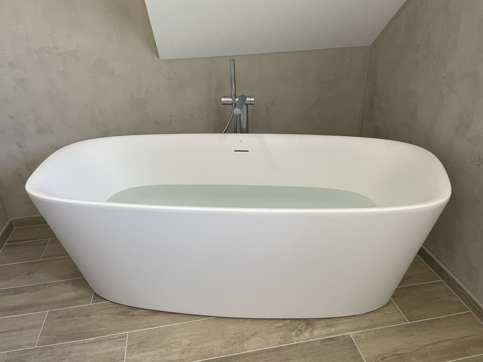 Douche walk-in avec robinetterie design