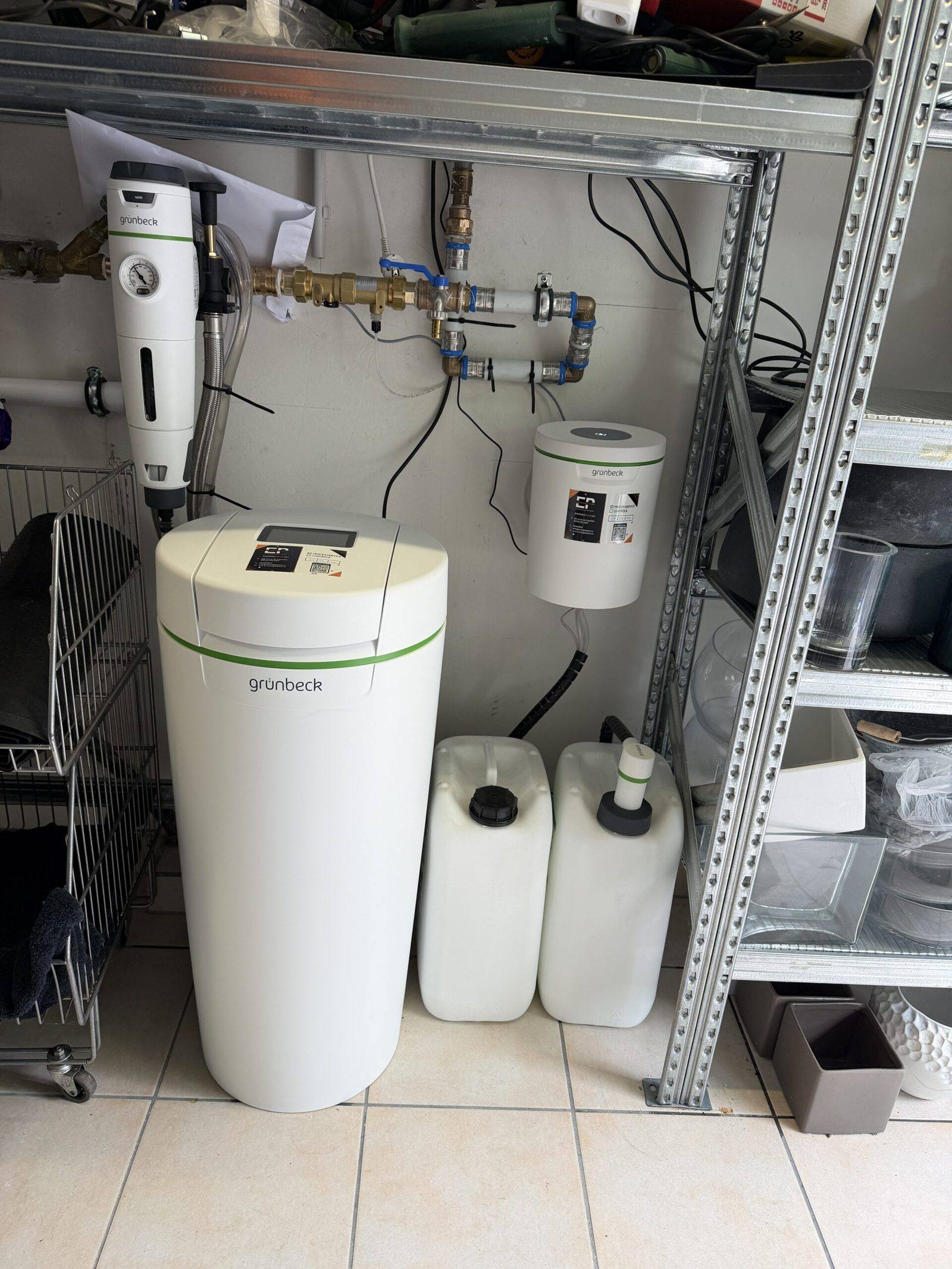 Système de traitement d'eau avec adoucisseur et filtration